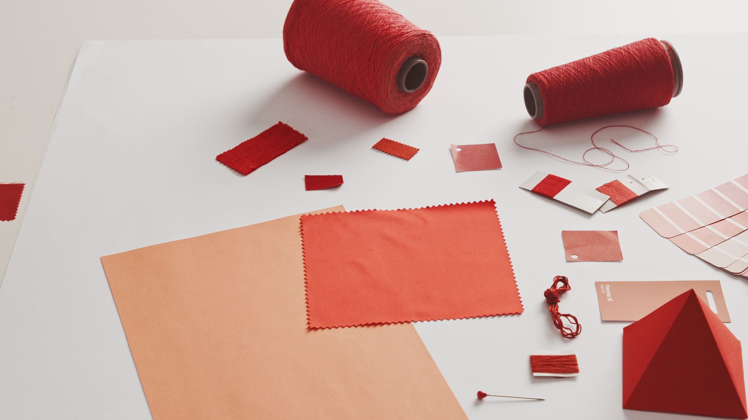 High quality textiles and curtain systems - Création Baumann