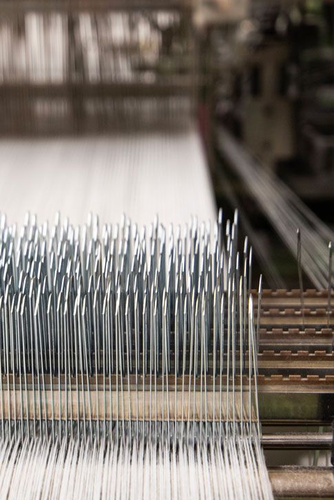 Einblick in die Textilproduktion: Webmaschine