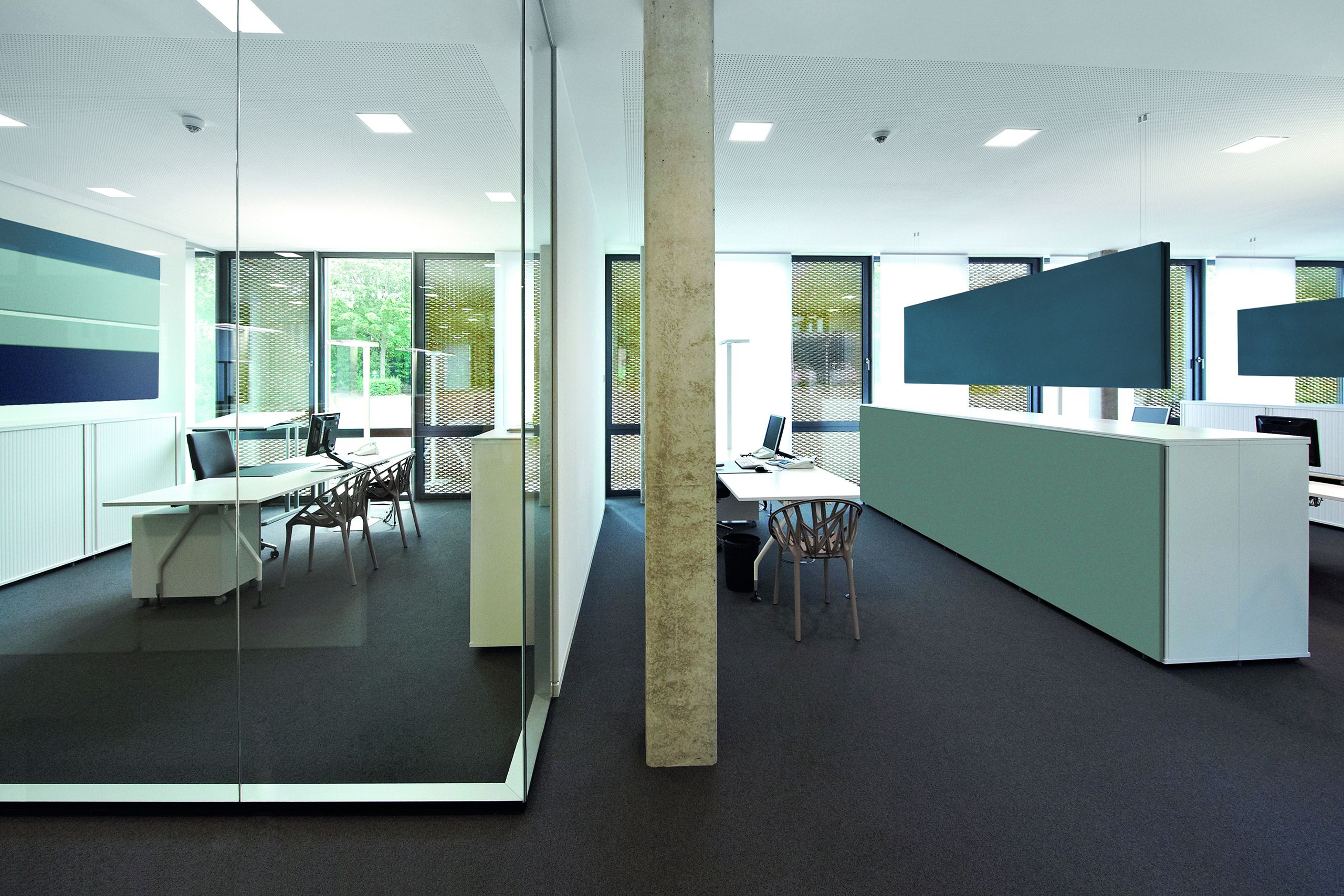 Office Situation mit Acoustic Wall Cover Akustikpaneele von Création Baumann, ehemals acousticpearls