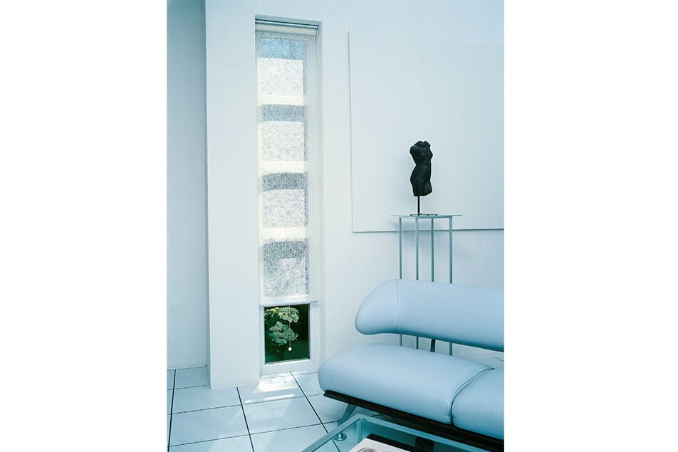 ロールスクリーンのおすすめ設置場所02 小窓や間仕切りとしての活用